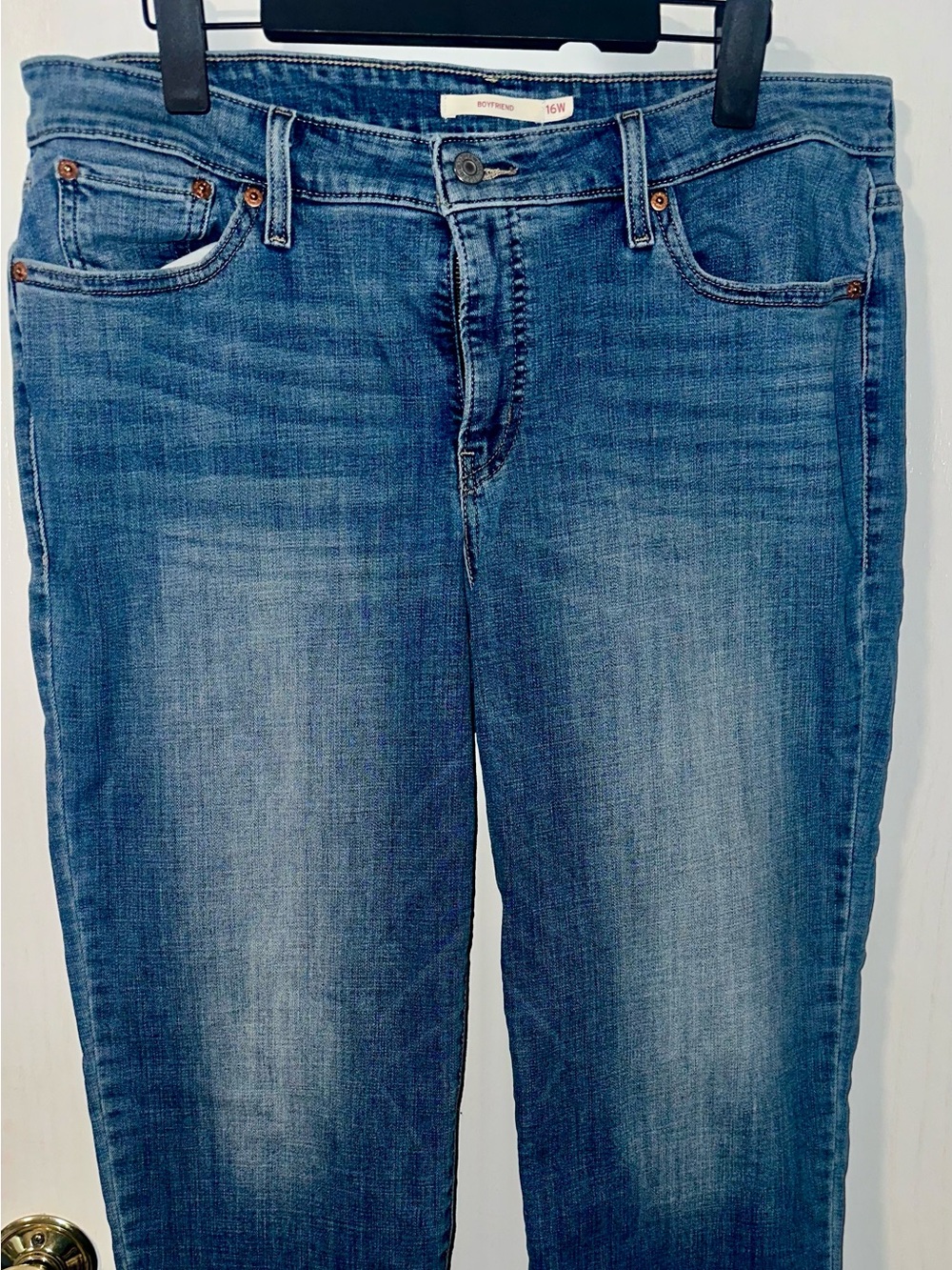 Women’s Levi’s Boyfriend medium wash jeans